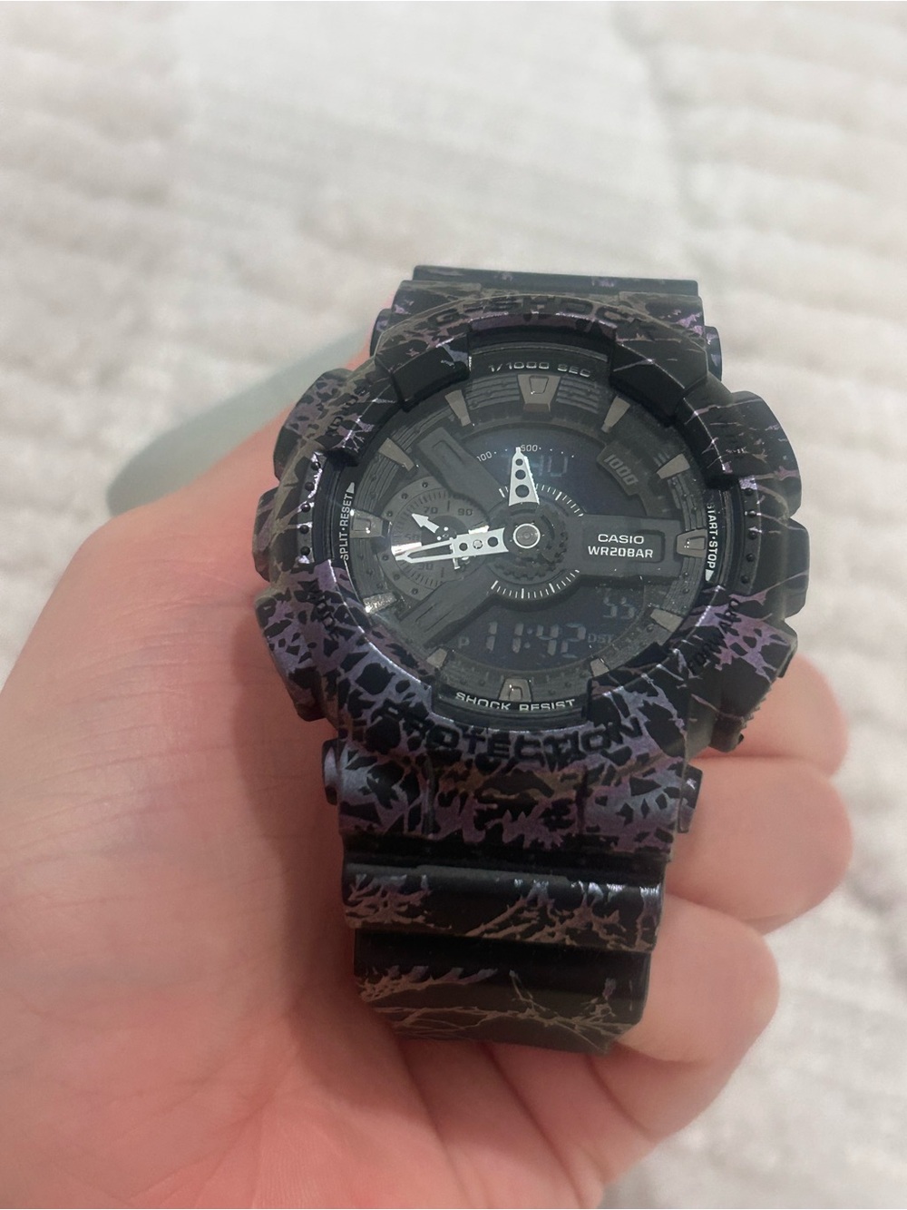 RARE Casio G-Shock Black & Purple Pattern Sport Watch - Picture 3 of 4